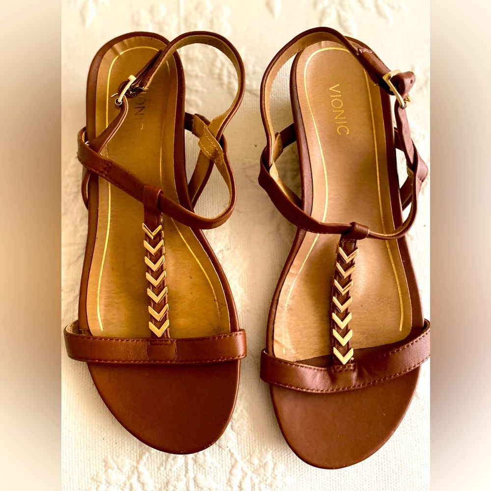 EUC brown Vionic wedge sandals size 9